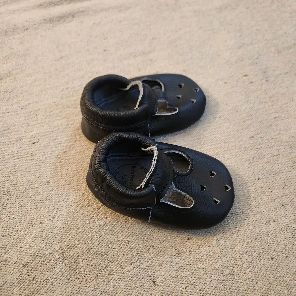 Birdrock baby leather moccasins Size 4 -black Mary jane